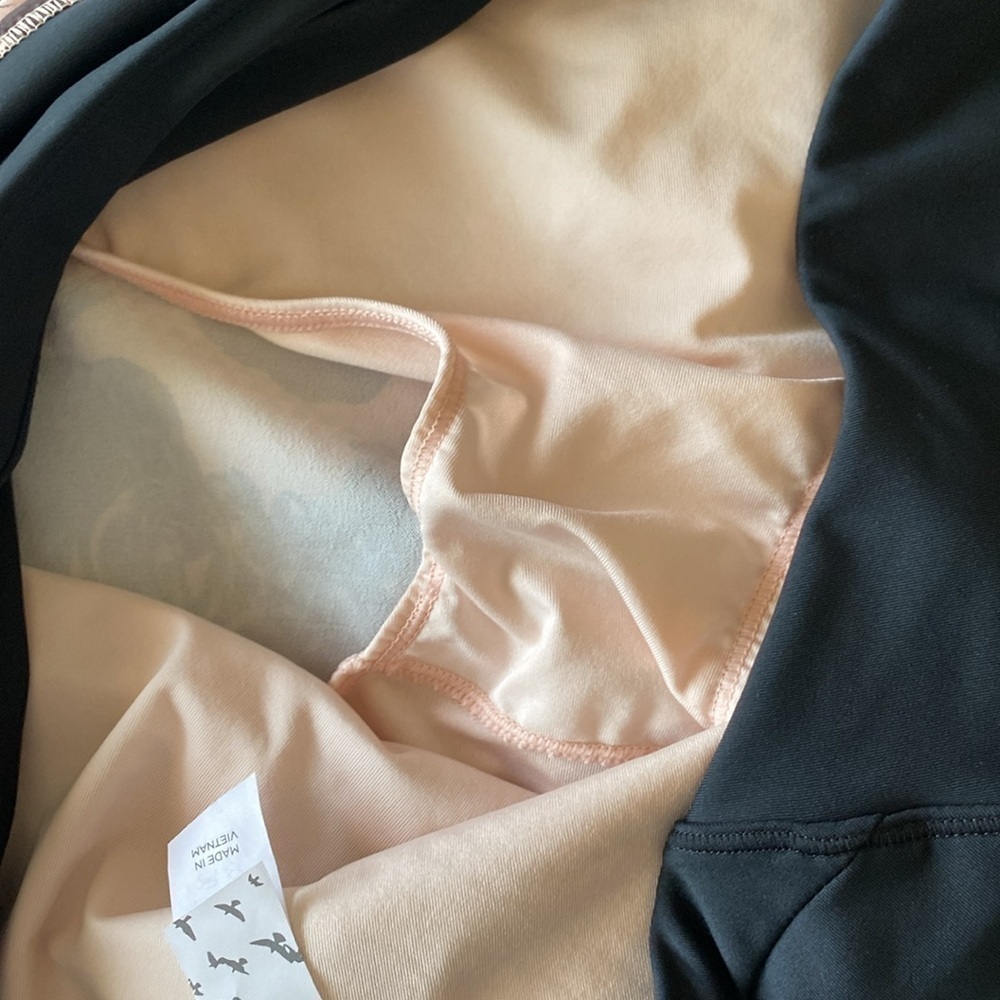 Oiselle Roga Athletic Running Shorts Black Pink Roses Women’s 8 Eight — image 5 of 6